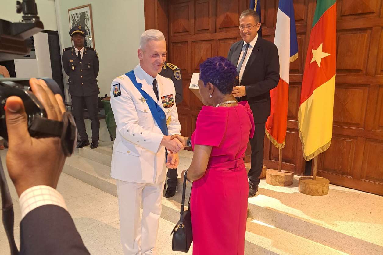 Distinction. Marie Madeleine Nga décorée par la France